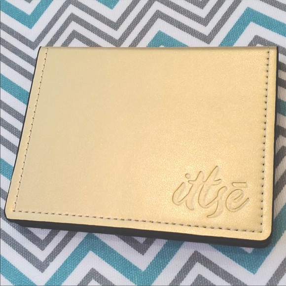 Itssē Eyeshadow Palette - Picture 4 of 7